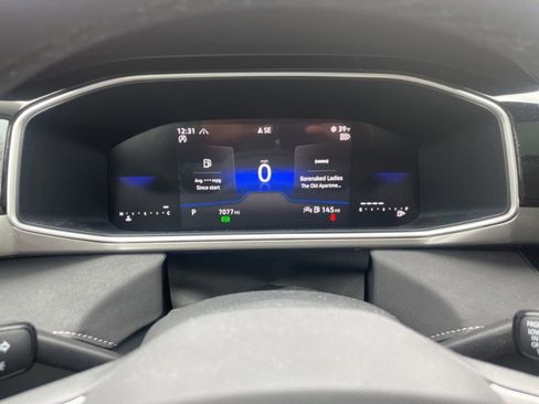 Used 2025 Volkswagen Taos SE image 17