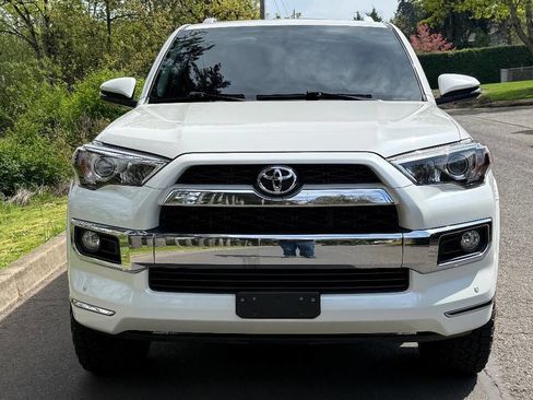 Used 2018 Toyota 4Runner Limited AWD/4WD image 9