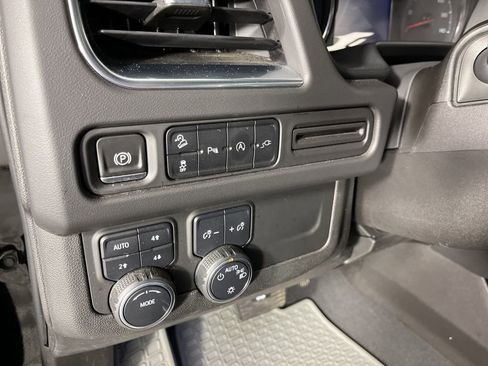 Used 2021 Chevrolet Tahoe Z71 image 30