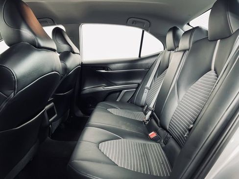 Used 2021 Toyota Camry SE image 11