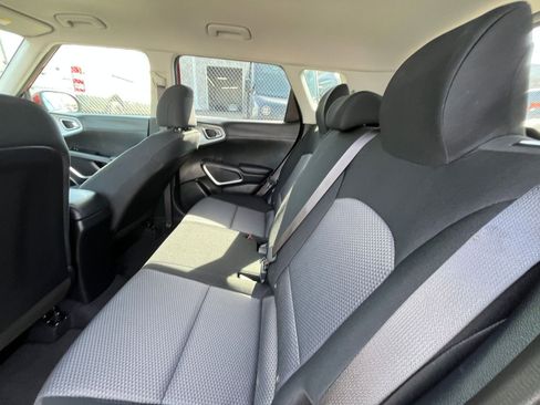 Used 2025 Kia Soul LX w/ LX Technology Package image 23