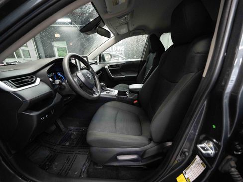 Used 2025 Toyota RAV4 LE AWD/4WD image 9