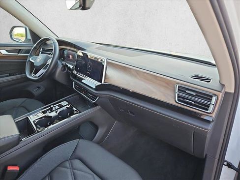 Used 2025 Volkswagen Atlas SE FWD image 22