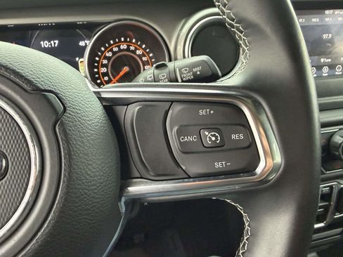 Used 2018 Jeep Wrangler Unlimited Sahara w/ Dual Top Group image 31