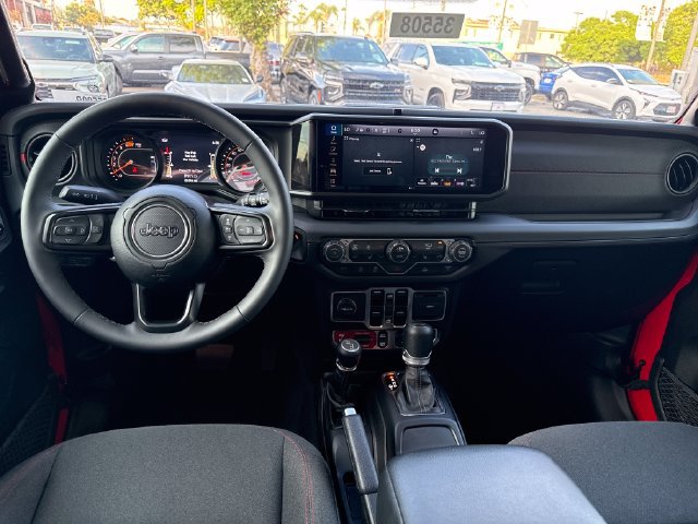 Used 2025 Jeep Wrangler Unlimited Rubicon w/ Convenience Group AWD/4WD image 13