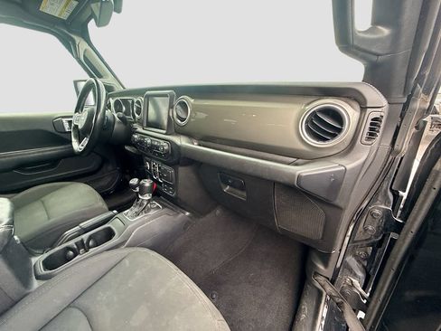 Used 2022 Jeep Wrangler Unlimited Sahara w/ Cold Weather Group AWD/4WD image 30