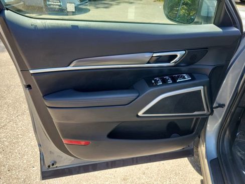 Used 2025 Kia Telluride S image 9