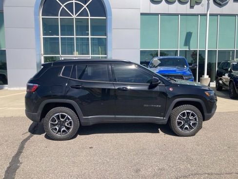 Used 2024 Jeep Compass Trailhawk AWD/4WD image 2