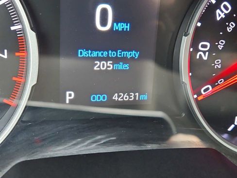 Used 2021 Toyota RAV4 LE image 13