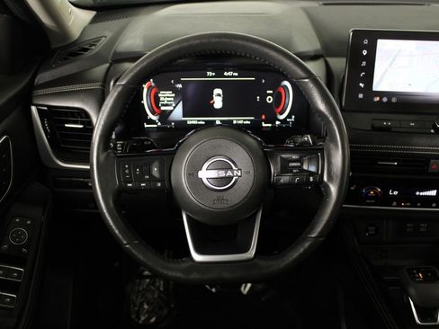 Certified 2024 Nissan Rogue Platinum FWD image 9