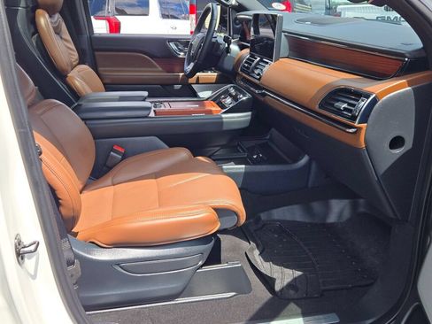 Used 2024 Lincoln Navigator Reserve AWD/4WD image 8
