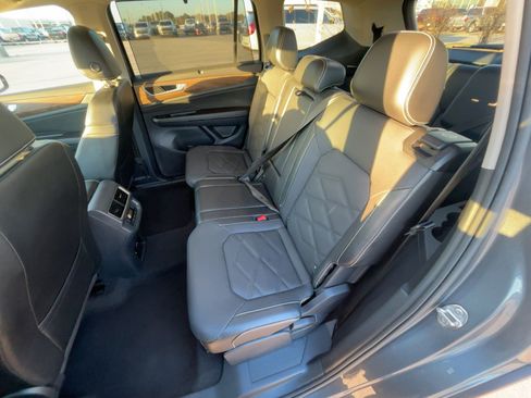 Used 2024 Volkswagen Atlas SE image 27