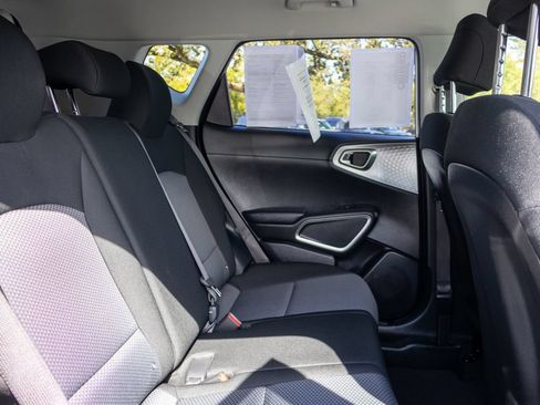 Used 2023 Kia Soul LX w/ LX Technology Package FWD image 13