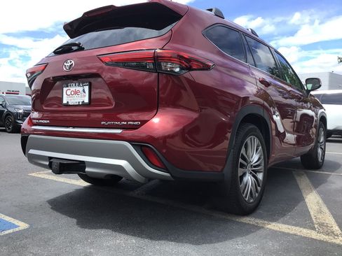 Used 2021 Toyota Highlander Platinum AWD/4WD image 4