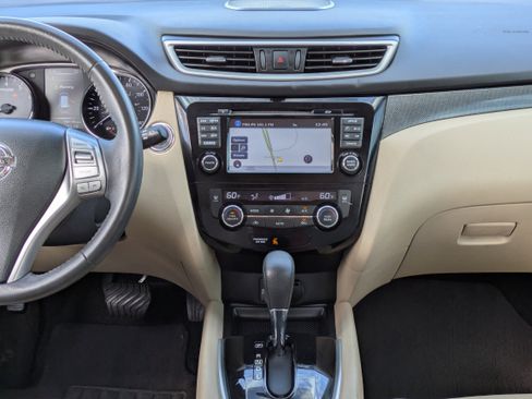 Used 2016 Nissan Rogue SL w/ SL Premium Package image 17