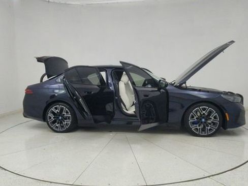Used 2025 BMW i5 xDrive40 w/ M Sport Package image 75