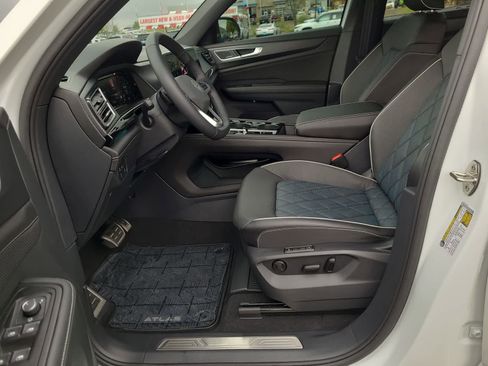 Used 2025 Volkswagen Atlas Cross Sport SEL Premium R-Line AWD/4WD image 19