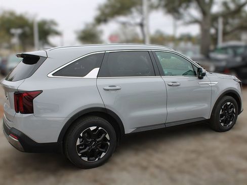 Certified 2025 Kia Sorento S w/ Panoramic Sunroof Package image 6