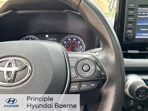 Used 2019 Toyota RAV4 XLE Premium FWD image 24