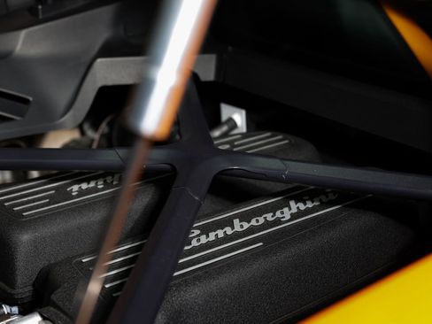 Used 2020 Lamborghini Huracan EVO image 38