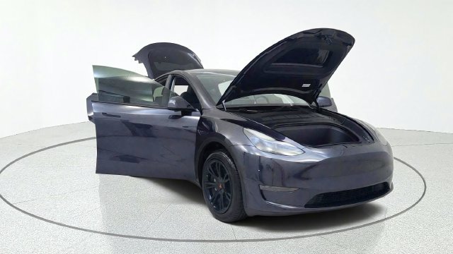 Used 2024 Tesla Model Y 2WD image 11