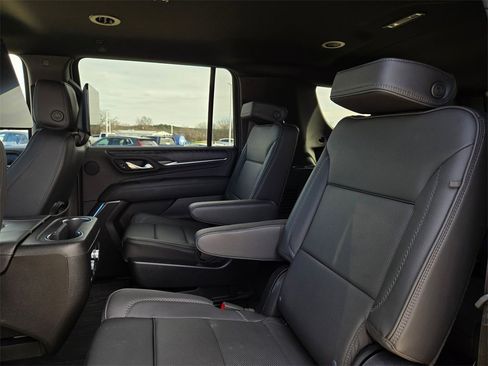 Used 2024 GMC Yukon XL Denali w/ Advanced Technology Package image 20