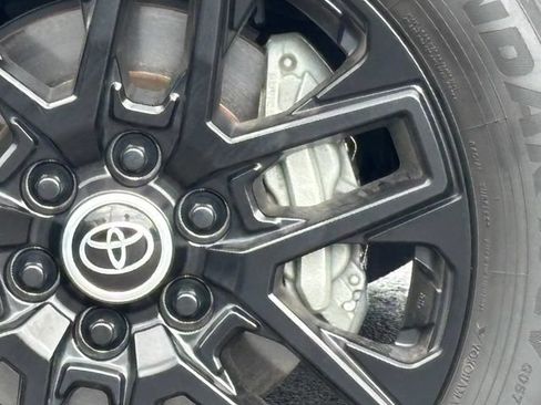 Used 2024 Toyota Tundra Limited AWD/4WD image 9