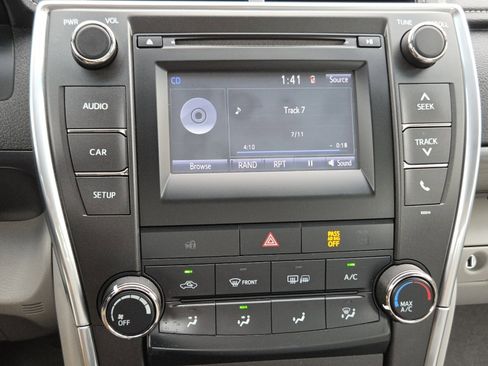 Used 2017 Toyota Camry LE FWD image 29