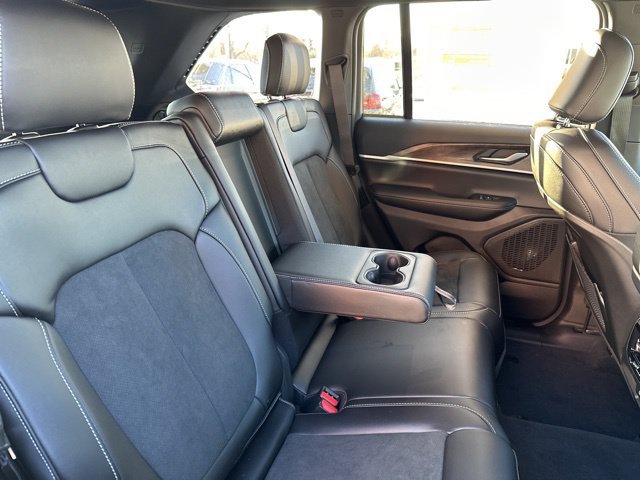 New 2026 Jeep Grand Cherokee Altitude AWD/4WD image 17