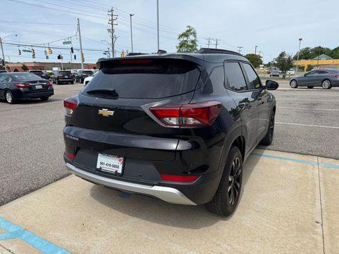 Used 2021 Chevrolet TrailBlazer LT w/ Convenience Package FWD image 3