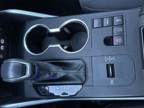 Used 2024 Toyota Highlander LE image 24