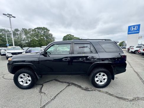 Used 2017 Toyota 4Runner SR5 Premium AWD/4WD image 3