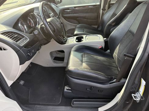 Used 2020 Dodge Grand Caravan SXT image 4