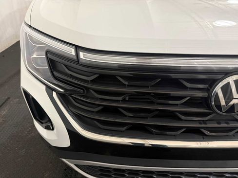 Certified 2024 Volkswagen Atlas Cross Sport SE image 4
