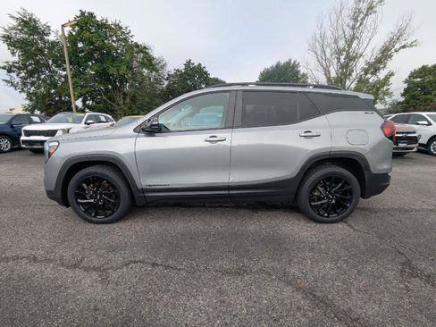 Used 2023 GMC Terrain SLE w/ Elevation Edition AWD/4WD image 4