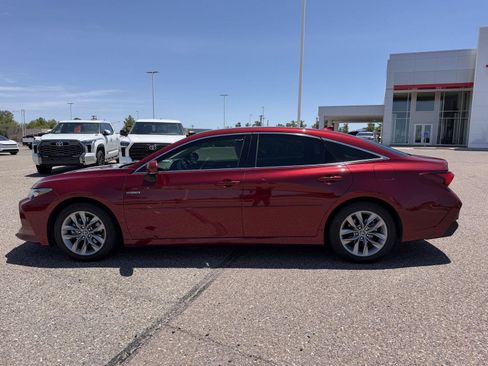 Used 2019 Toyota Avalon XLE w/ Carpet Mat Package FWD image 2