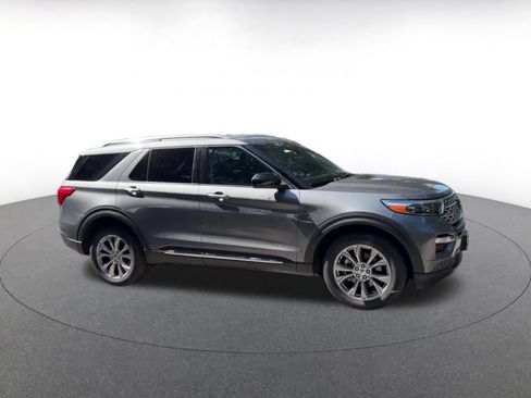 Used 2024 Ford Explorer Limited AWD/4WD image 2