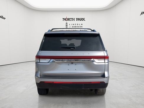 Used 2024 Lincoln Navigator Reserve AWD/4WD image 4