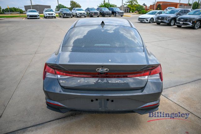Certified 2023 Hyundai Elantra SEL w/ Convenience Package FWD image 4