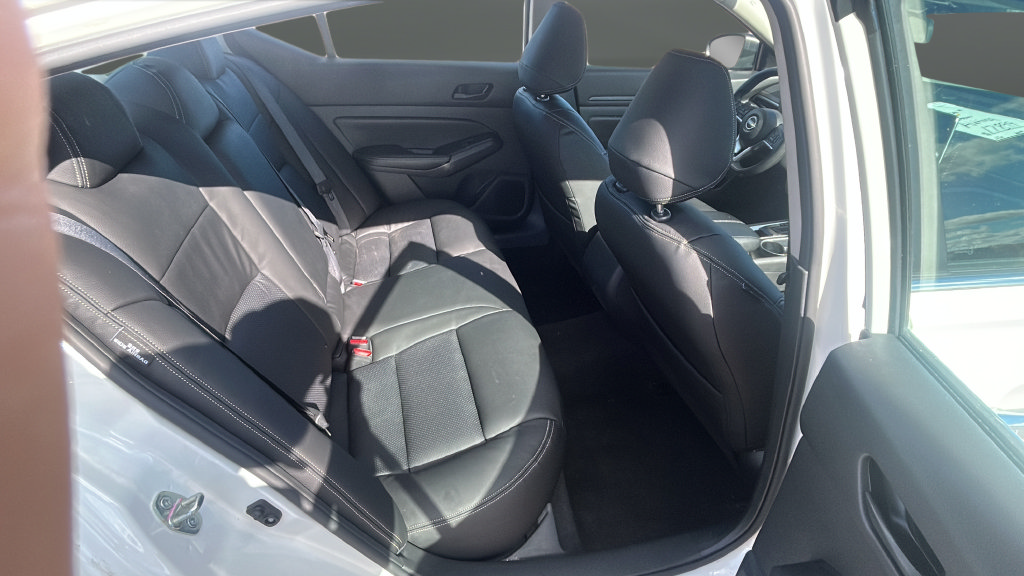 Used 2024 Nissan Altima 2.5 SV FWD image 16