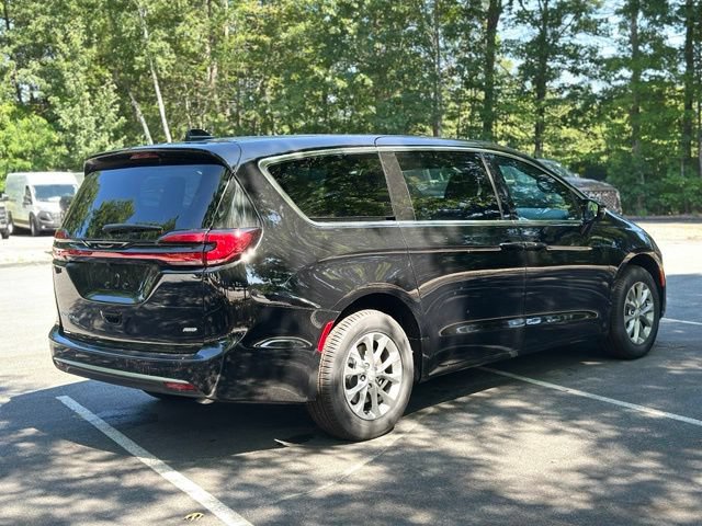 New 2027 Chrysler Pacifica Select w/ Family Tech Group AWD/4WD image 5