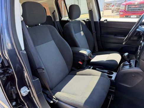 Used 2016 Jeep Patriot Latitude w/ Sun/Sound Group AWD/4WD image 26