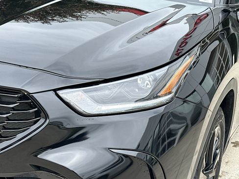 Used 2025 Toyota Highlander XSE AWD/4WD image 13