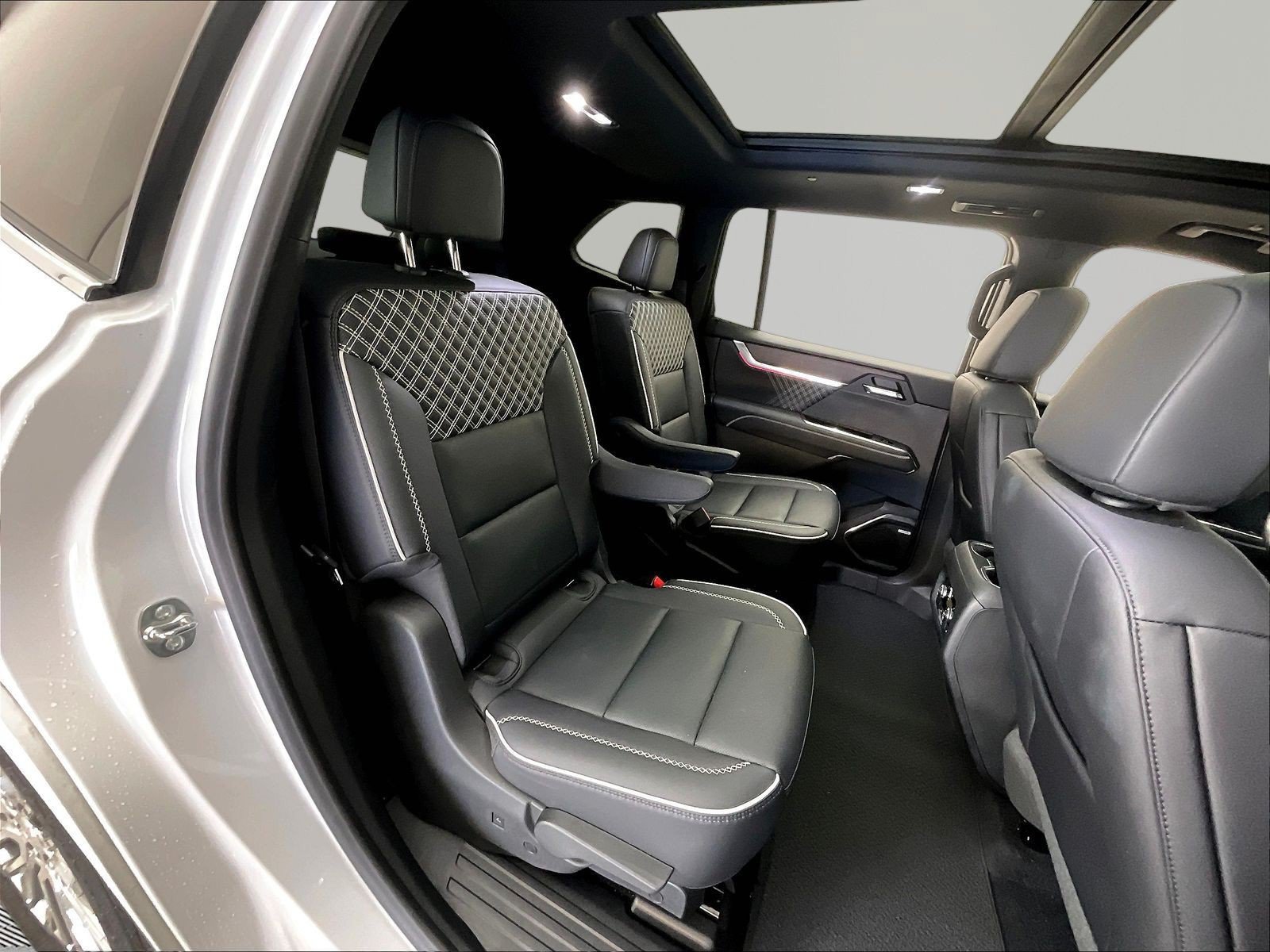 Used 2025 GMC Acadia Denali FWD image 25