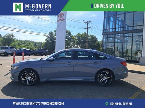 Used 2022 Honda Accord Touring image 2