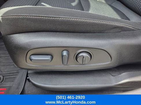 Used 2023 GMC Acadia SLE w/ Driver Convenience Package FWD image 19