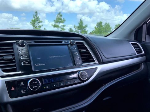 Used 2017 Toyota Highlander XLE FWD image 35