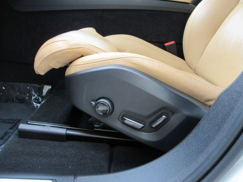 Used 2023 Volvo XC60 T8 Ultimate image 35