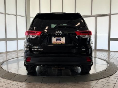 Used 2017 Toyota Highlander LE AWD/4WD image 6