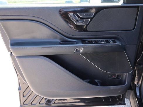 Used 2025 Lincoln Aviator AWD image 12